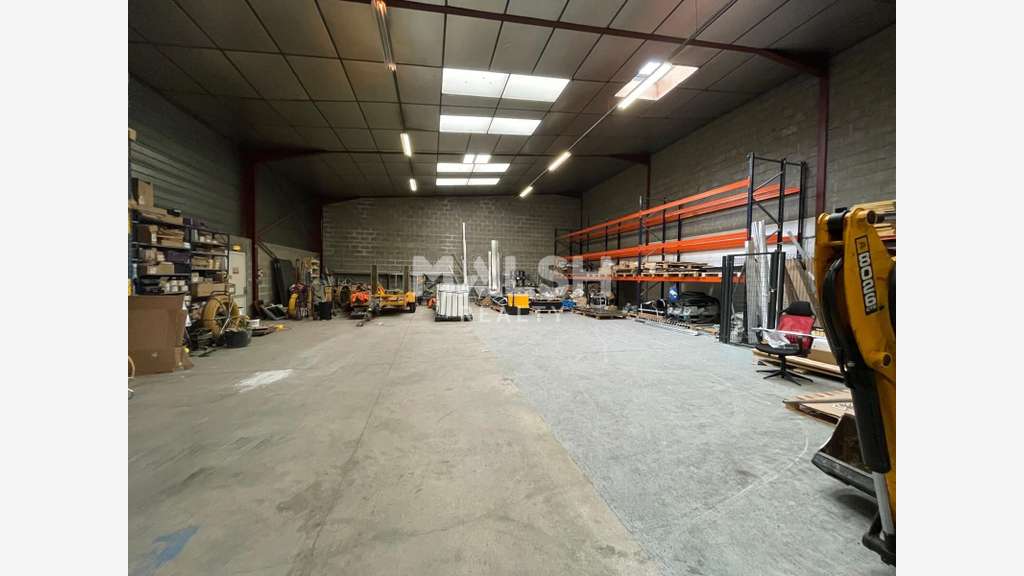 Local à louer 430m² à Chassieu ZI Mi-Plaine
