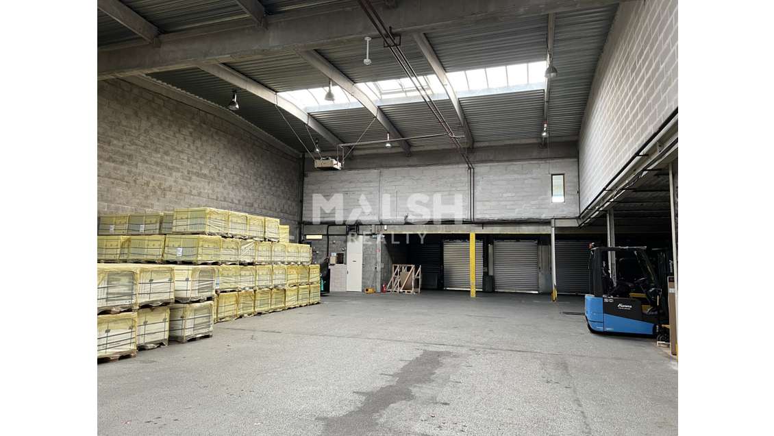 Local d'activité 1150m² équipé de quais à Chassieu