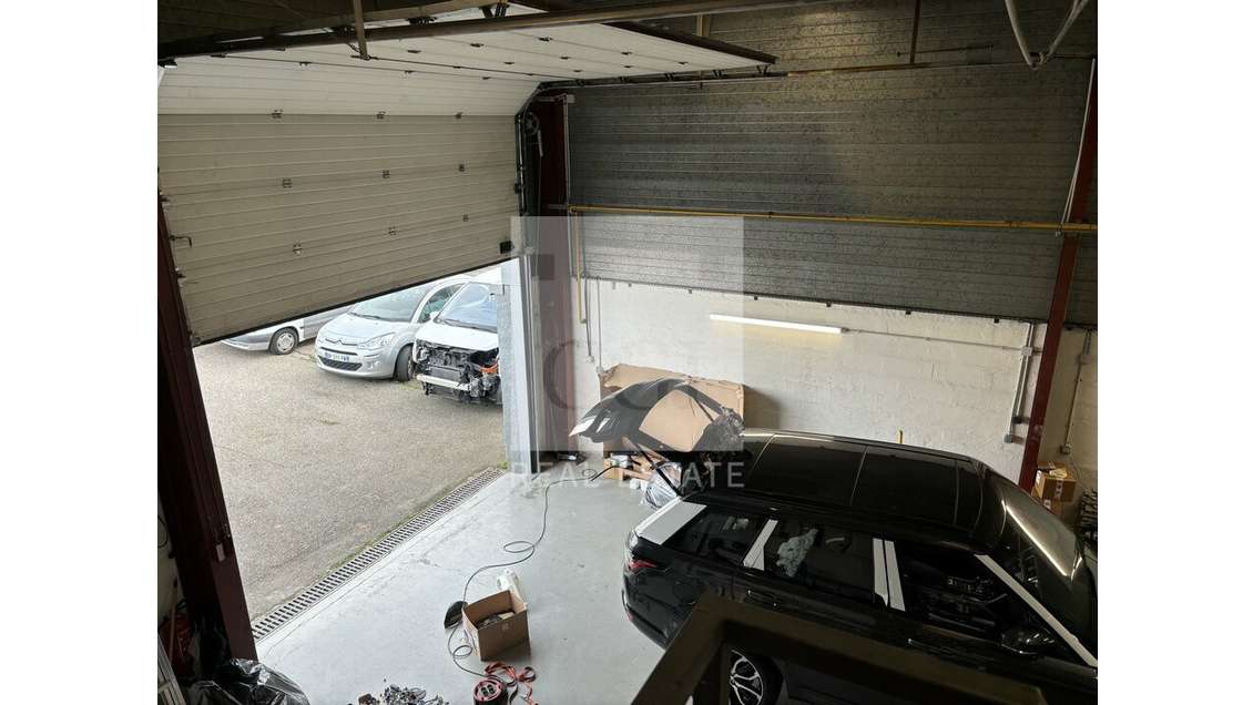 Local d'activité bureaux 380m² à louer à Chassieu