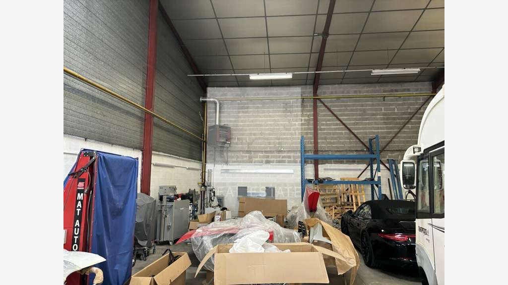 Local d'activité bureaux 380m² à louer à Chassieu