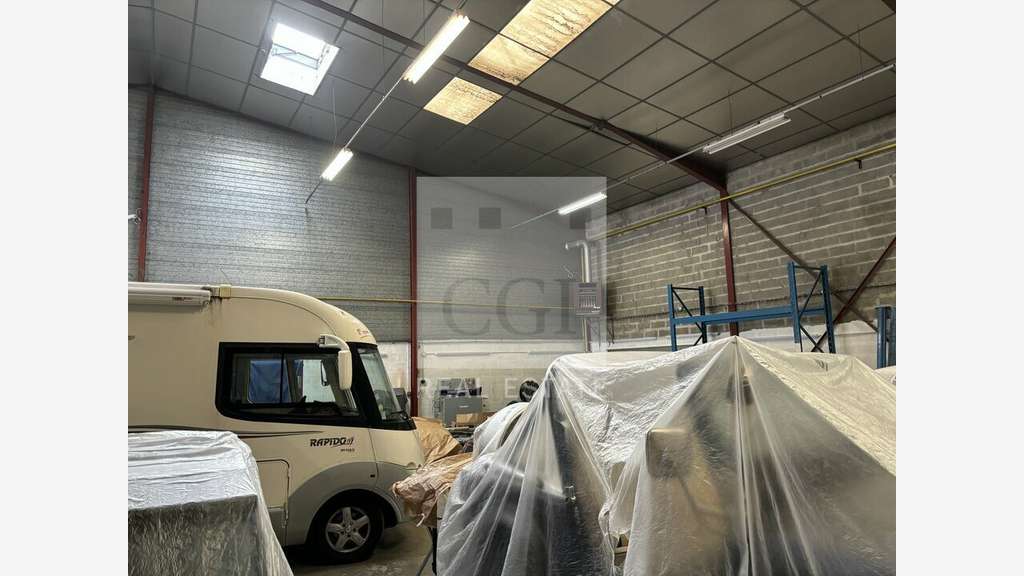 Local d'activité bureaux 380m² à louer à Chassieu