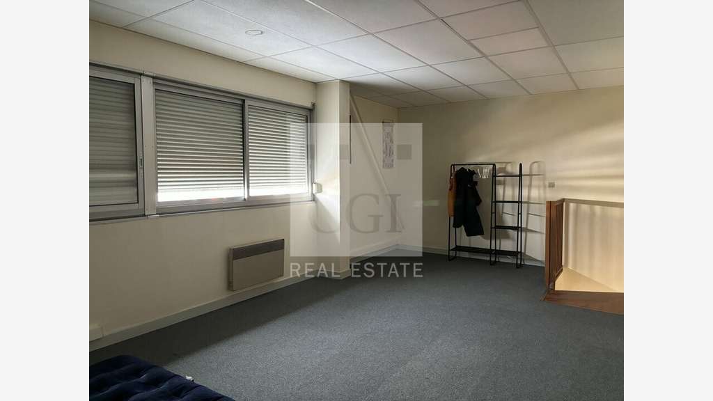 Local d'activité bureaux 380m² à louer à Chassieu