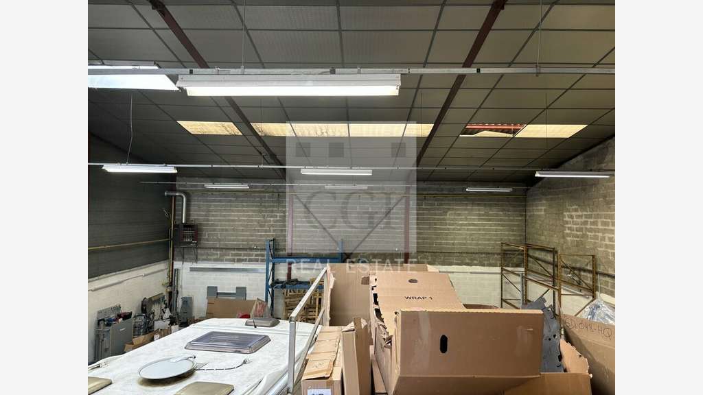 Local d'activité bureaux 380m² à louer à Chassieu