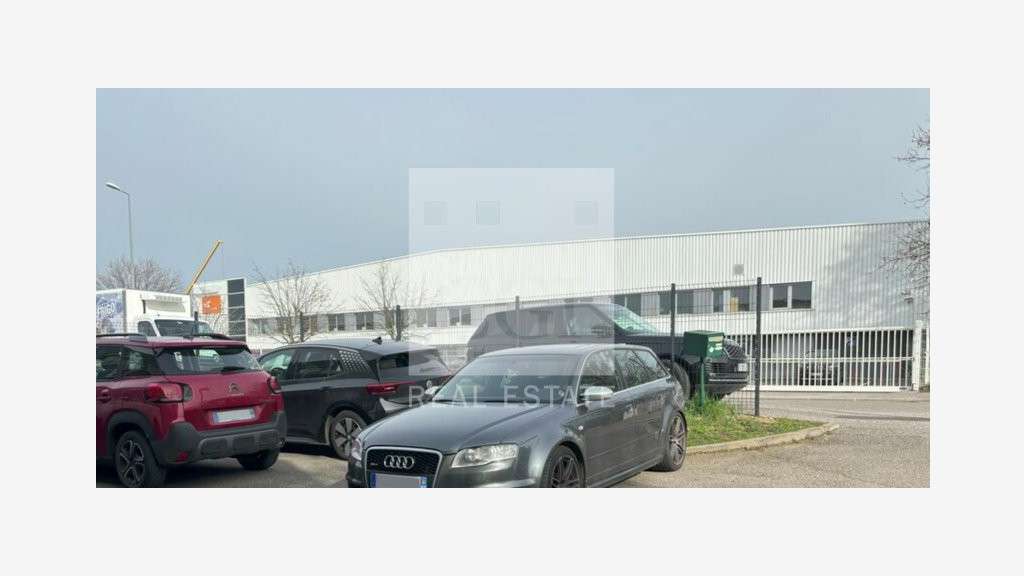 Local d'activité bureaux 380m² à louer à Chassieu