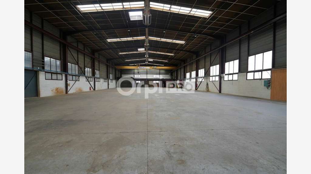 Local d'activité à louer 1250m² à Chassieu