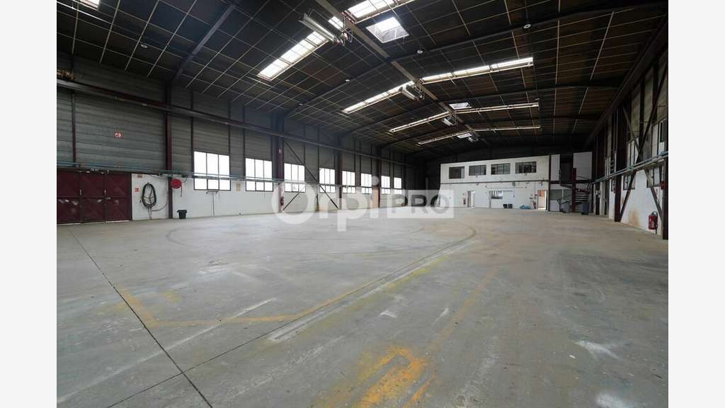 Local d'activité à louer 1250m² à Chassieu