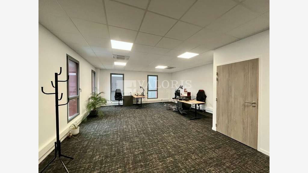 Local d'activité 460m² à louer à Chassieu A43