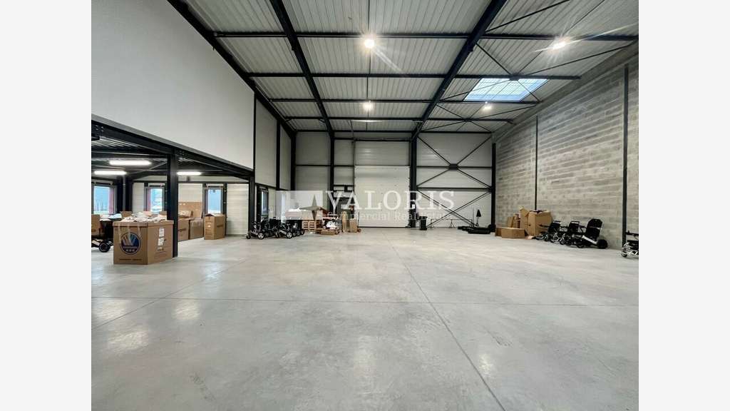Local d'activité 460m² à louer à Chassieu A43