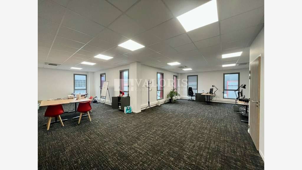 Local d'activité 460m² à louer à Chassieu A43