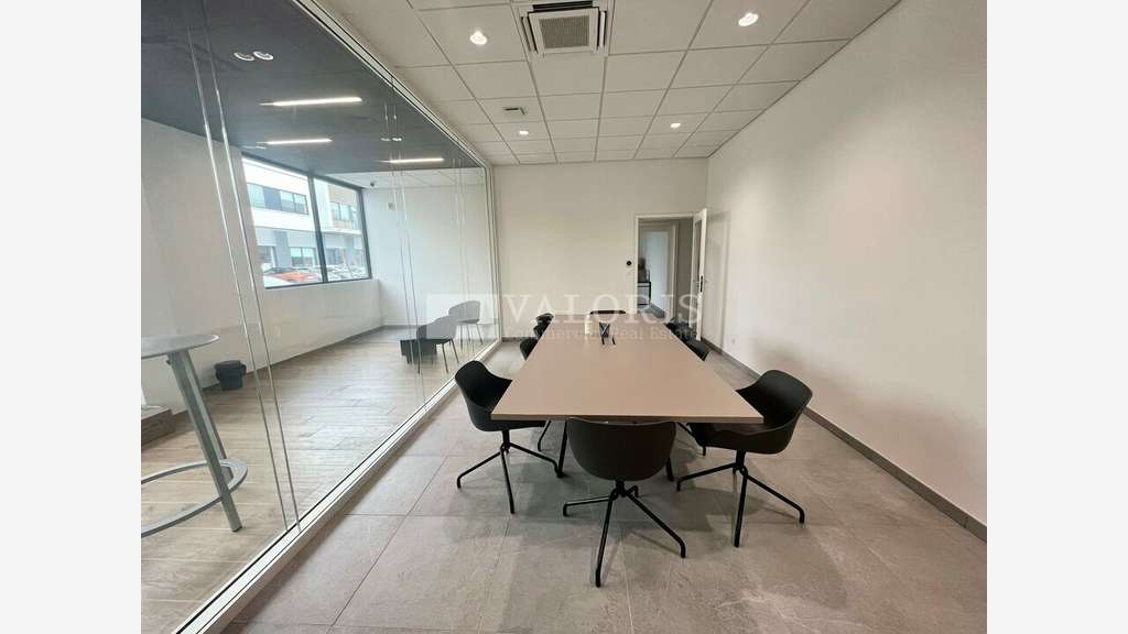 Local d'activité mixte 529m² à louer à Chassieu