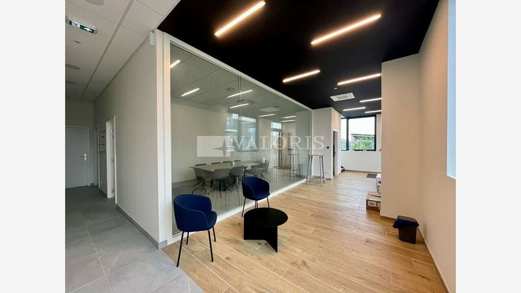 Local d'activité mixte 529m² à louer à Chassieu