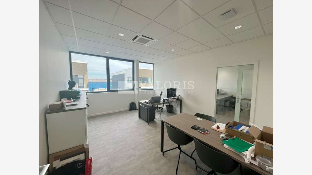 Local d'activité mixte 529m² à louer à Chassieu