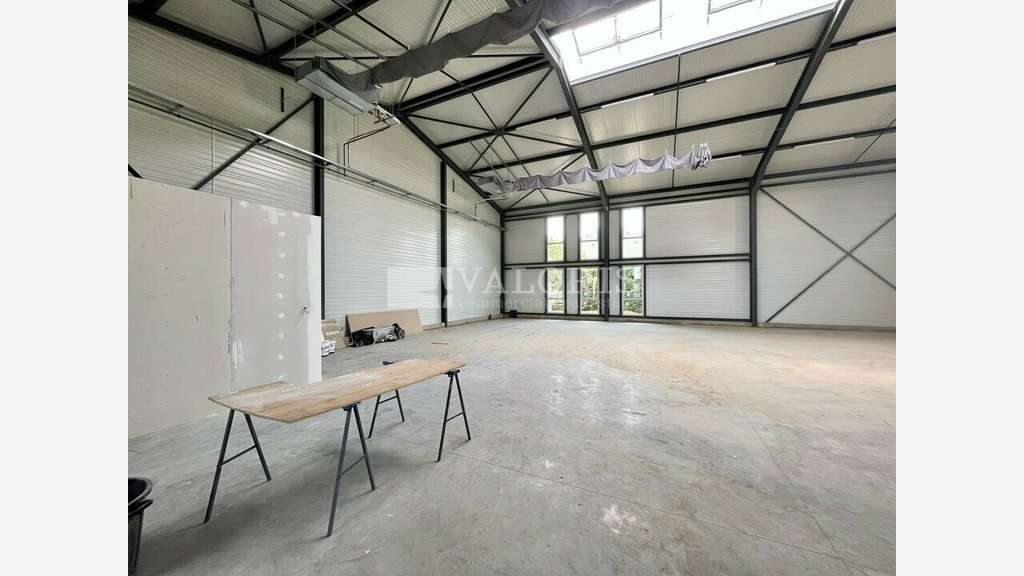 Local d'activité 360m² à louer à Chassieu A43/A46