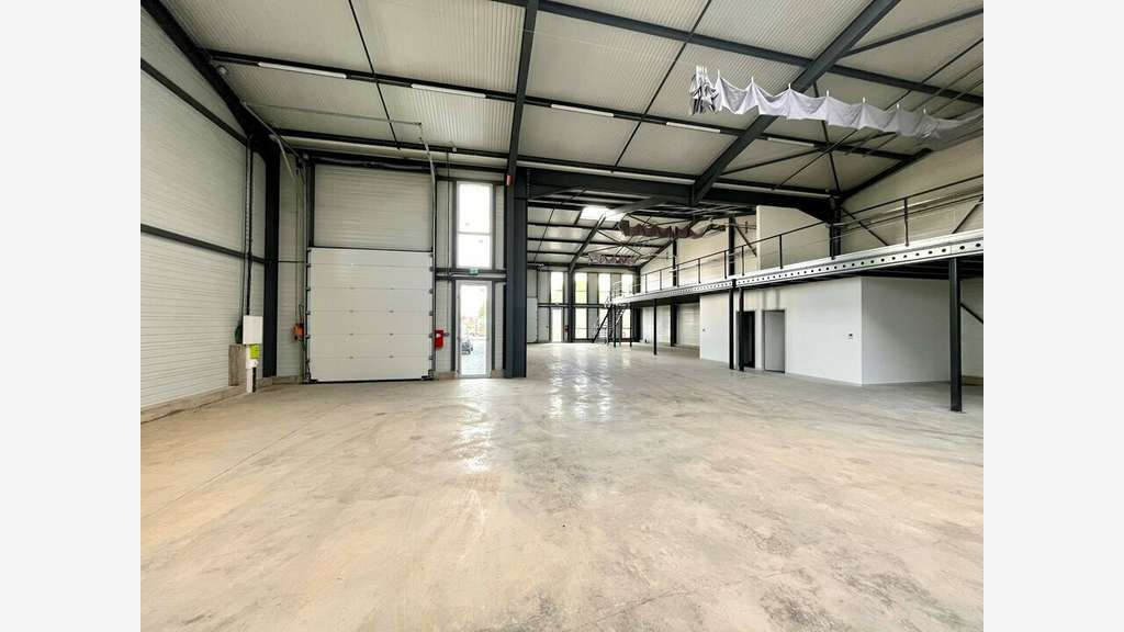 Local d'activité 360m² à louer à Chassieu A43/A46