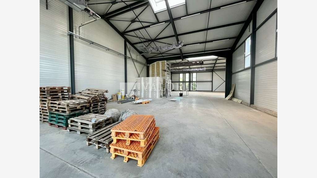 Local d'activité 360m² à louer à Chassieu A43/A46