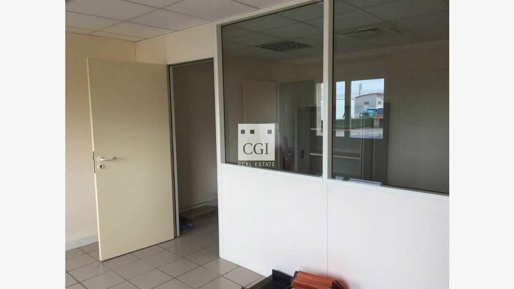 A louer local d'activités de 120m² à Chassieu