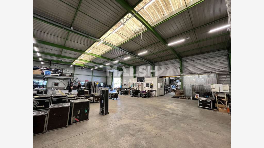 A louer bâtiment d'activités de 2600m² à Chassieu