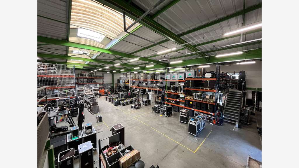 A louer bâtiment d'activités de 2600m² à Chassieu