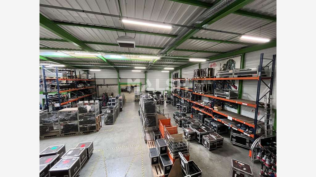 A louer bâtiment d'activités de 2600m² à Chassieu