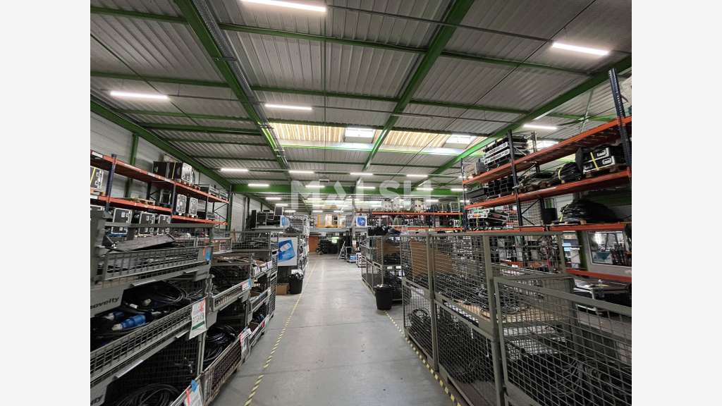 A louer bâtiment d'activités de 2600m² à Chassieu