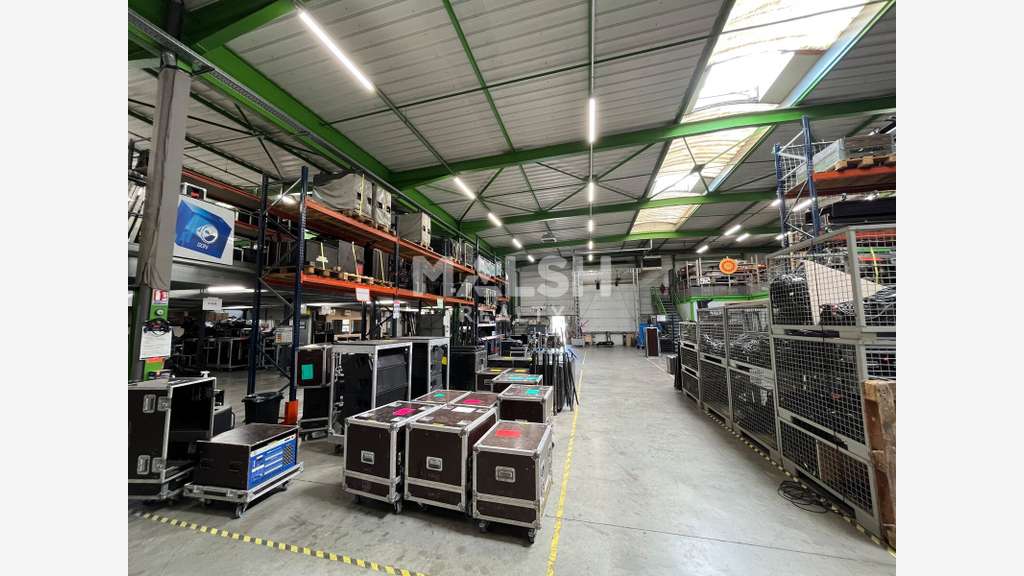 A louer bâtiment d'activités de 2600m² à Chassieu