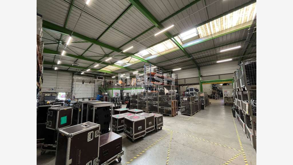 A louer bâtiment d'activités de 2600m² à Chassieu