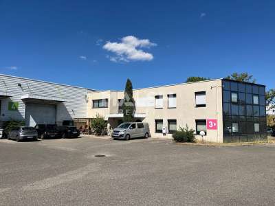 A louer bâtiment d'activités de 2600m² à Chassieu