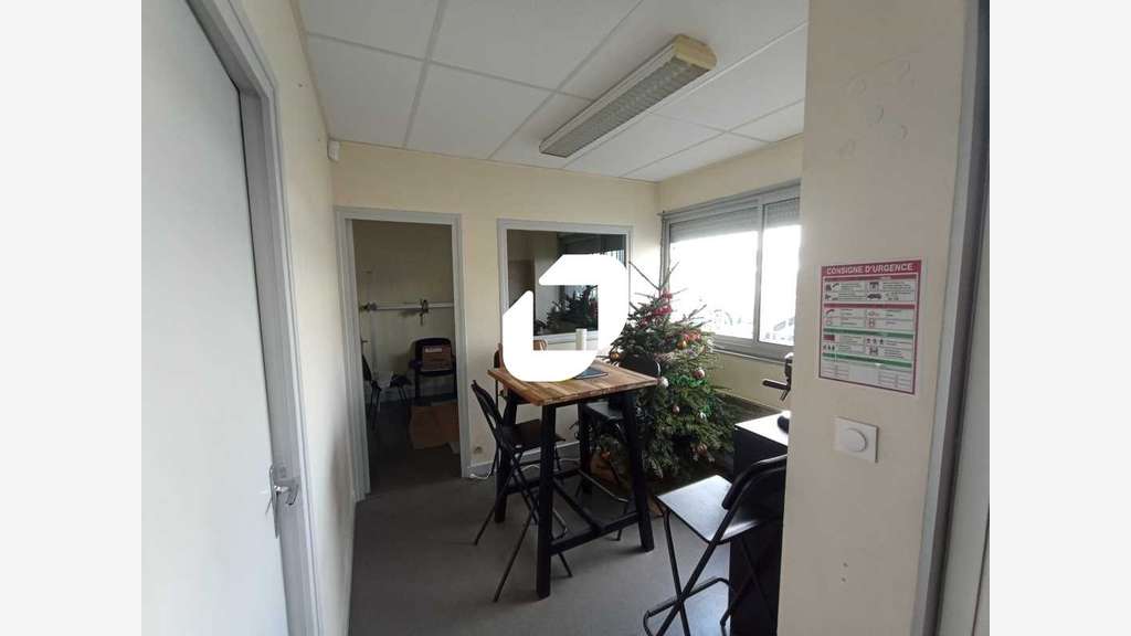 A louer Local d'activité 380m² Chassieu