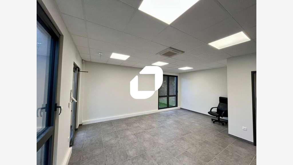 A louer Local d'activité 229m² Chassieu