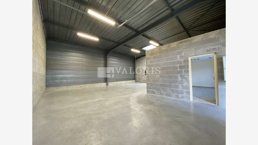 Loue local d'activité 120m² Chassieu ZI mi Plaine