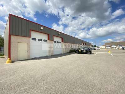 Loue local d'activité 120m² Chassieu ZI mi Plaine