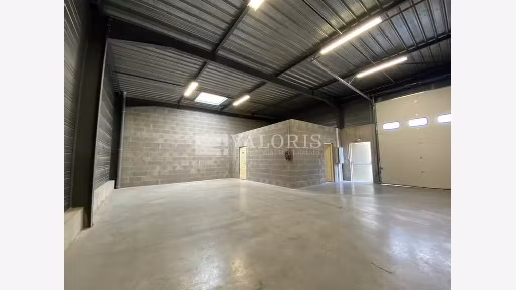 Loue local d'activité 120m² Chassieu ZI mi Plaine