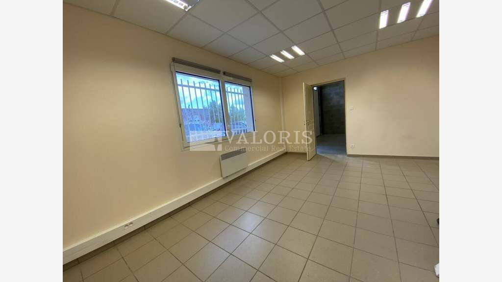 Loue local d'activité 120m² Chassieu ZI mi Plaine