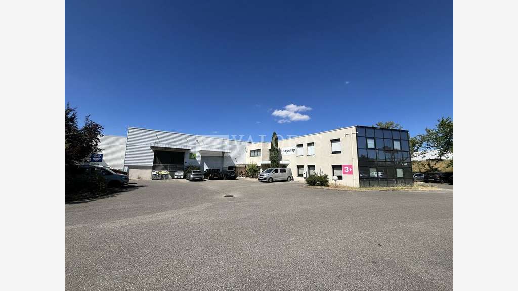 Entrepôt logistique de 2600m² à louer à Chassieu
