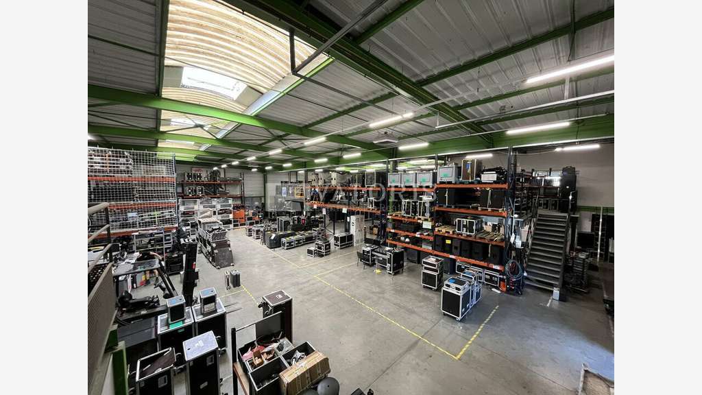 Entrepôt logistique de 2600m² à louer à Chassieu