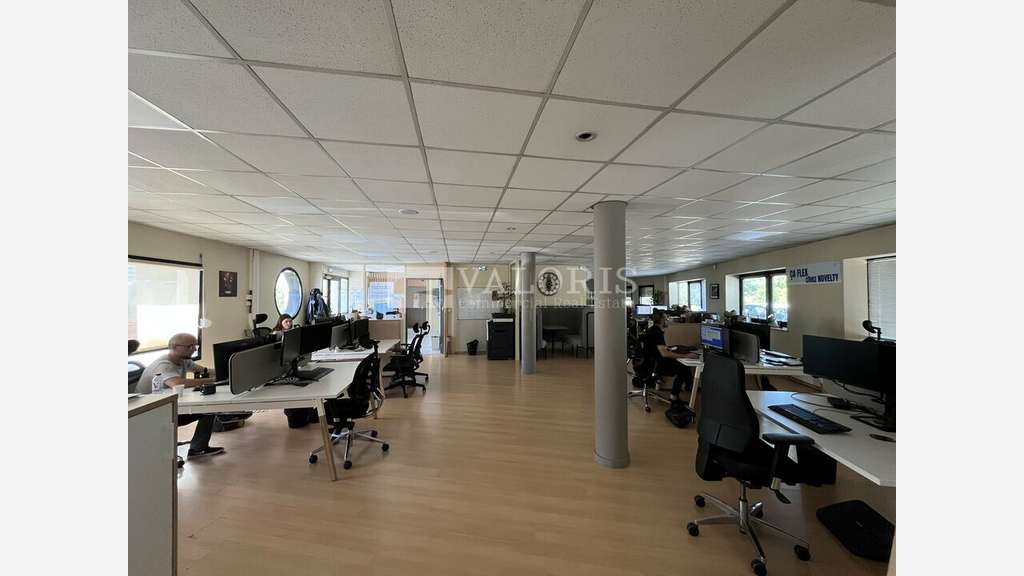 Entrepôt logistique de 2600m² à louer à Chassieu