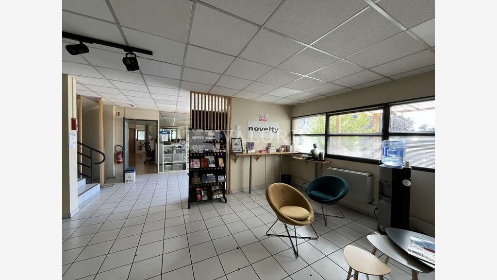 Entrepôt logistique de 2600m² à louer à Chassieu
