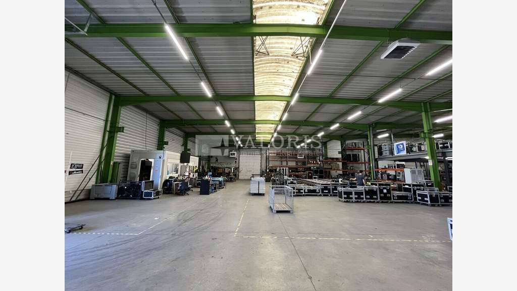 Entrepôt logistique de 2600m² à louer à Chassieu