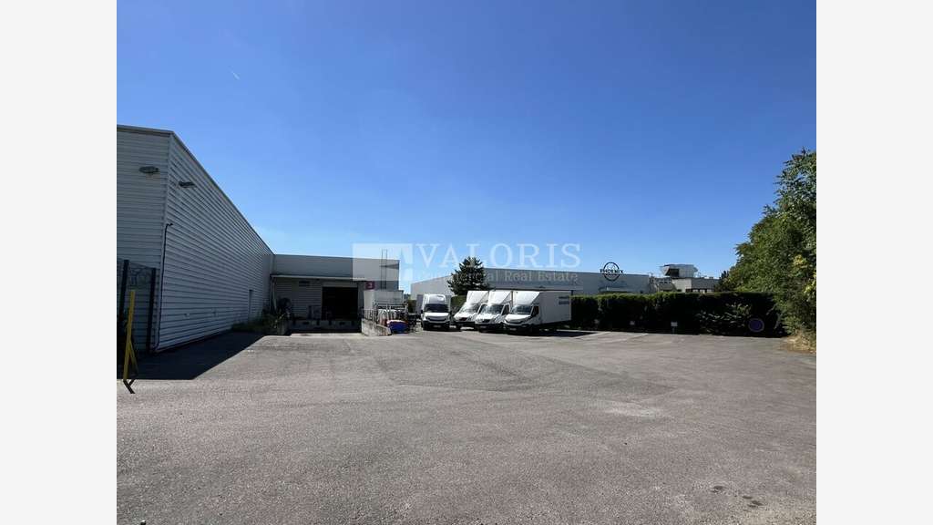 Entrepôt logistique de 2600m² à louer à Chassieu
