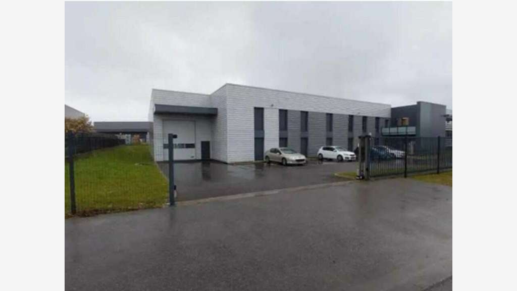 Bâtiment 1998m² à louer à Château-Gaillard