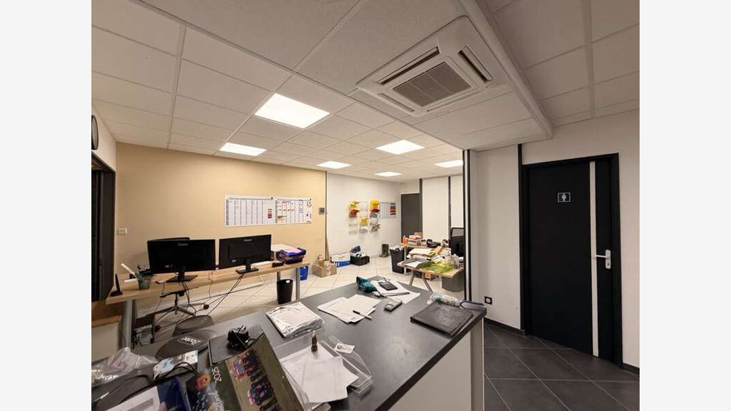 A louer locaux activités 788m² Château Gaillard