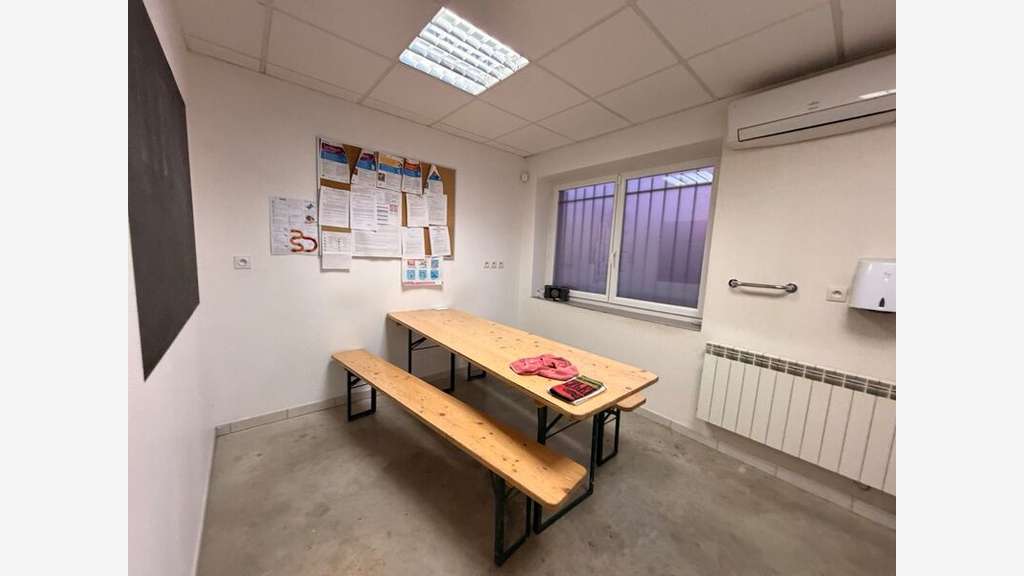 A louer locaux activités 788m² Château Gaillard