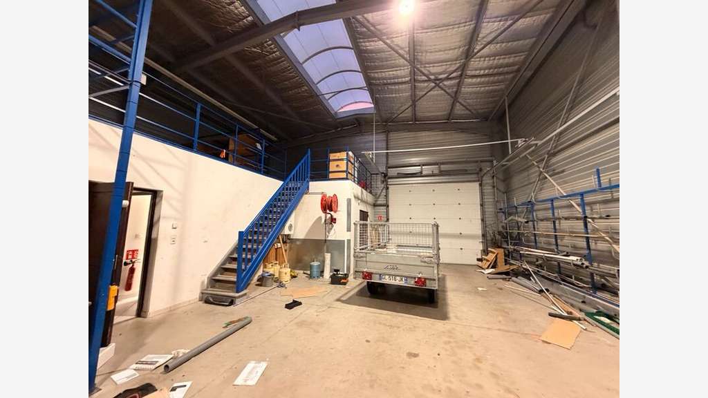 A louer locaux activités 788m² Château Gaillard