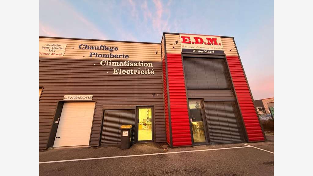 A louer locaux activités 788m² Château Gaillard