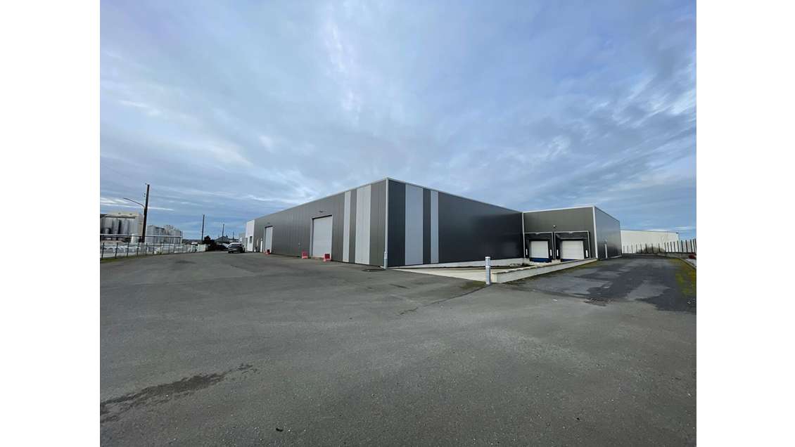 A louer locaux 3581m² ZA Château-Gontier