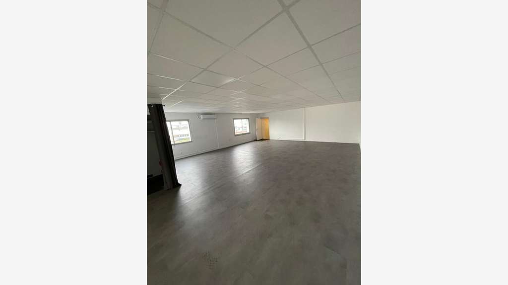 A louer locaux d'activités 3581m² Château-Gontier