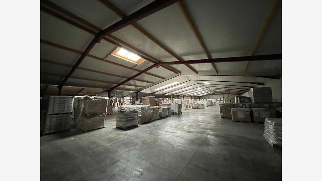 A louer locaux d'activités 3581m² Château-Gontier