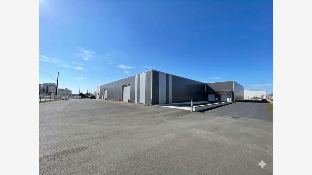 A louer locaux d'activités 3581m² Château-Gontier