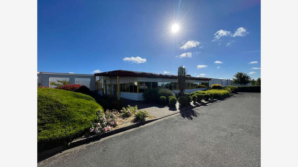 A louer ensemble immobilier d'activités 3237m²