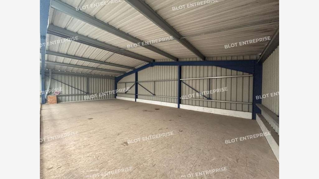 A louer locaux d'activités 240m² à Château-Thébaud